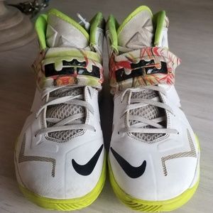 Mens Nike Lebron soldier VII  sneakers